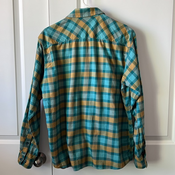 Patagonia botton up plaid shirt - Picture 4 of 4